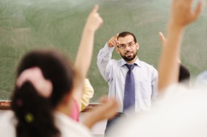 teacher_and_students_with_raised_hand_450
